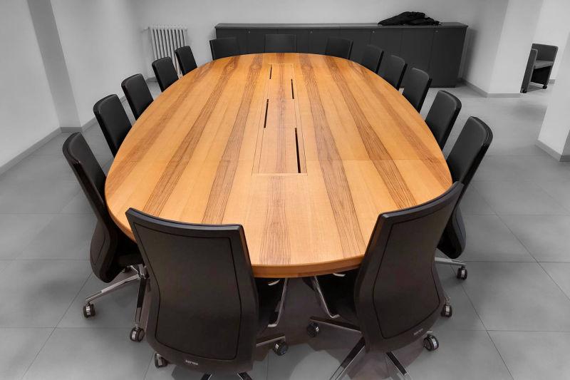 A.M. Progetto Legno di Antonio Comini - Progettazione e Realizzazione di Mobili in legno massello - Tavolo in legno per sala riunioni azienda